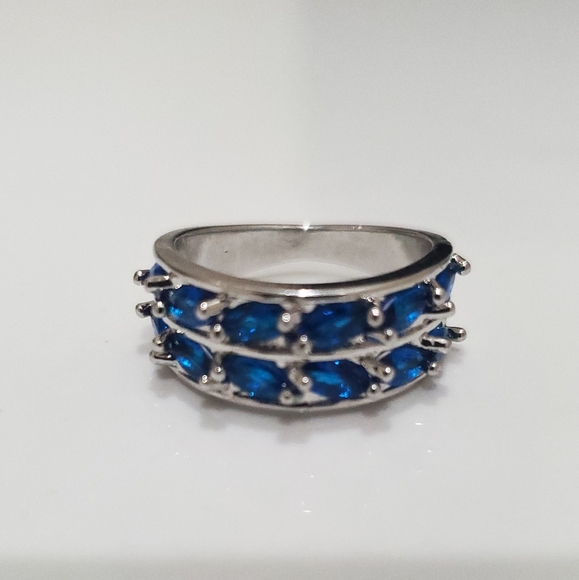 3.75 CTW Blue Sapphire Ring - Picture 4 of 6